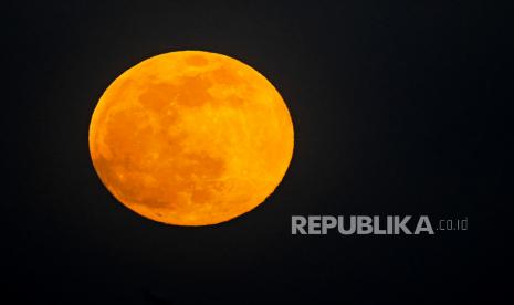 Bulan Supermoon.  Purnama Stroberi Super akan terjadi pada 14 Juni 2022, pukul 18.51 WIB