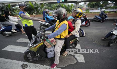 Kapolri Listyo Sigit Prabowo mengusulkan diterapkannya sistem ganjil-genap bagi kendaraan roda dua atau motor di DKI Jakarta. 