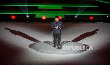 Menteri BUMN Erick Thohir memberikan sambutan pada pembukaan Porseni NU di GOR Sritex Arena, Solo, Jawa Tengah, Senin (16/1/2023). Porseni Nahdlatul Ulama (NU) diikut 3.600 peserta kategori pelajar, mahasiswa, dan santri pondok pesantren dari 34 Provinsi di Indonesia tersebut akan mempertandingankan tujuh cabang olahraga dan kesenian NU yang berlangsung hingga tanggal 22 Januari 2023. 