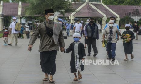 jamaah tengah mendatangi lokasi sholat Id (Ilustrasi)