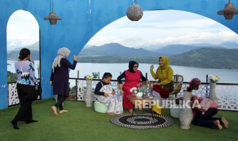 Jumlah konsumen yang merencanakan liburan pada periode libur Lebaran 2023 meningkat dilihat dari lonjakan penerbangan domestik yang mencapai hampir dua kali lipat dibandingkan musim libur Lebaran tahun lalu.