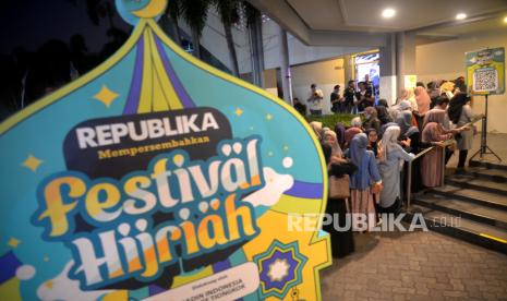 Antrean pengunjung memasuki lokasi acara Festival Hijriah 2023 di GOR Sritex, Surakarta, Jawa Tengah (ilustrasi).