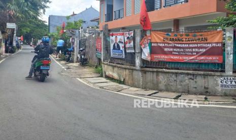 Spanduk larangan tawuran terpasang. Polrestro Jakpus membantah ada tawuran di Jalan Jenderal Sudirman jelang buka puasa.