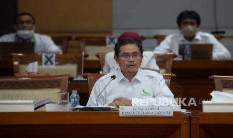 Plt Kepala Badan Penyelenggara Jaminan Produk Halal (BPJPH) Mastuki mengikuti rapat dengar pendapat dengan Komisi VIII DPR di Kompleks Parlemen, Senayan, Jakarta, Senin (14/6). Rapat tersebut membahas evaluasi kinerja dan program tahun 2021 serta isu-isu aktual.Prayogi/Republika