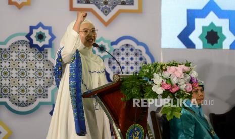 Ketua Umum Badan Kontak Majelis Taklim (BKMT) Syifa Fauzia,  menilai para ibu-ibu pengajian justru jagonya mengatur waktu 