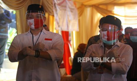 Pasangan calon wali kota dan wakil wali kota Surabaya Eri Cahyadi dan Armuji