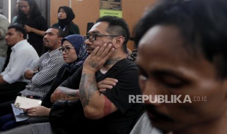 Ayah dari korban kasus penganiayaan terhadap David Ozora, Jonathan Latumahina. Ayah David Ozora kecewa sidang pembacaan tuntutan Mario Dandy ditunda.