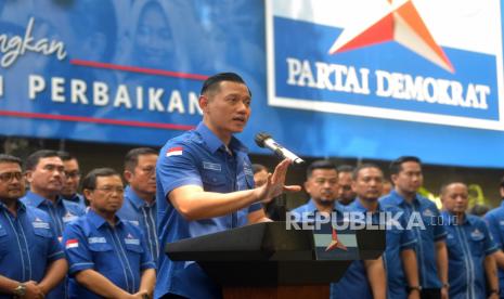 Ketua Umum Partai Demokrat Agus Harimurti Yudhoyono (AHY) memberikan keterangan pers awal tahun 2023 terkait isu terkini dan sikap Partai Demokrat jelang Pemilu 2024 di Kantor DPP Partai Demokrat, Jakarta, Kamis (12/1/2023). Dalam keterangannya AHY mengatakan Partai Demokrat menolak UU Cipta Kerja serta sistem proporsional tertutup pada Pemilu 2024. 