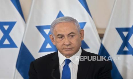 Pengunjuk Rasa Salahkan Netanyahu Atas Kekerasan di Gaza. Perdana Menteri Israel Benjamin Netanyahu menyaksikan saat pengarahan kepada duta besar untuk Israel di pangkalan militer Hakirya di Tel Aviv, Israel, Rabu, 19 Mei 2021.