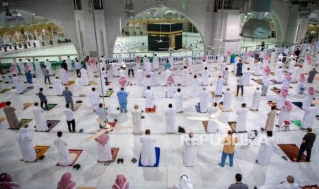 Jamaah Masjidil Haram Sholat Istisqa Permintaan Raja Salman (ilustrasi).