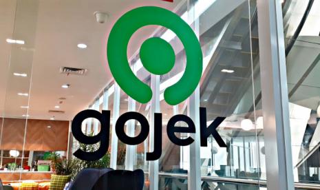 Go-Jek Terapkan Protokol Kesehatan, GoCar Dipasang Sekat. (FOTO: Tanayastri Dini Isna)