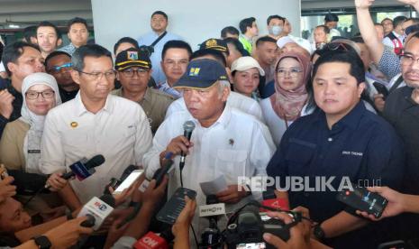 Pj Gubernur DKI Jakarta Heru Budi Hartono, Menteri PUPR Basuki Hadimuljono, Menteri BUMN Erick Thohir di Jakarta International Stadium (JIS), Jakarta Utara, Selasa (4/7/2023).