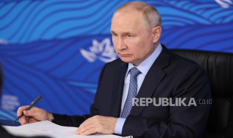 Presiden Rusia Vladimir Putin mengatakan, saat ini negaranya sedang mengembangkan senjata menggunakan prinsip fisik baru.