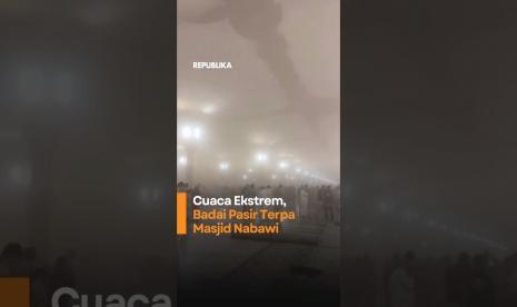 Cuaca Ekstrem Badai Pasir Terpa Masjid Nabawi