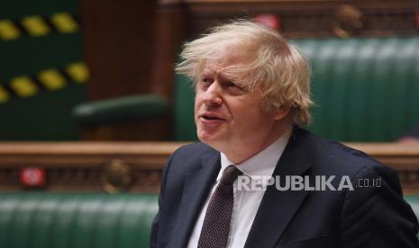 PM Inggris: Banyak Hal Perlu Dilakukan Atasi Rasialisme.  Foto selebaran yang disediakan oleh Parlemen Inggris menunjukkan Perdana Menteri Inggris Boris Johnson selama Pertanyaan Perdana Menteri di House of Commons di London, Inggris, 17 Maret 2021.