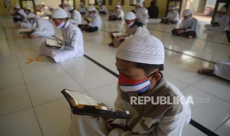 Alumni pesantren mempunyai kesempatan sama sekolah di lembaga formal Ilustrasi Santri