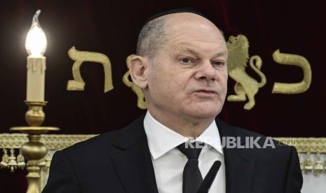 Kanselir Jerman Olaf Scholz berbicara pada upacara peringatan 85 tahun Malam Kaca Pecah (Kristallnacht) yang akan berlangsung di Berlin, Kamis, (9/11/2023) di Berlin.