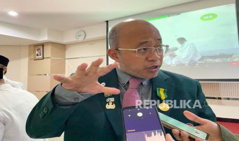 Ketua Umum Pengurus Besar Ikatan Dokter Indonesia (IDI) Muhammad Adib Khumaidi. pilihan mogok kerja tenaga kesehatan bersama OP lain, akan dilakukan selain dari upaya advokasi lainnya 