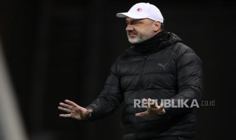 Pelatih Slavia Praha, Jindrich Trpisovsky.