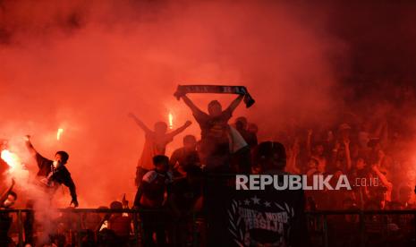 Suporter Persija Jakarta/ilustrasi. Persija Jakarta tertinggal 0-2 dari Rans Nusantara di babak pertama dalam pertandingan penyisihan Grup B Piala Presiden, di Stadion Segiri, Samarinda, Kalimantan Timur, Rabu (22/6/2022). 