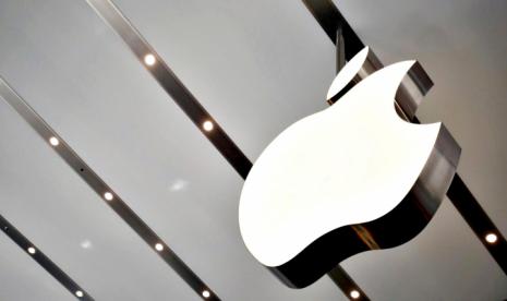 Pasar Ponsel Premium Redup, Apple Masih Jadi Ponsel Premium Terlaris. (FOTO: Reuters/Yuya Shino)