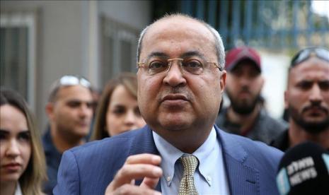 Seorang anggota Knesset (parlemen Israel) dari etnis Arab, Ahmed Tibi