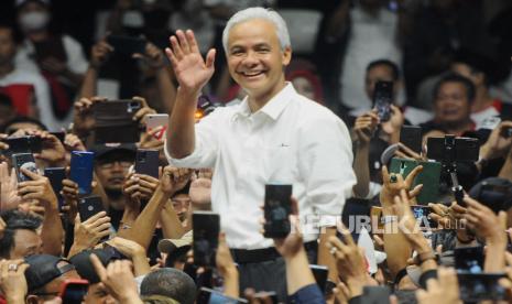 Bakal calon presiden dari PDIP, Ganjar Pranowo menyapa Relawan Jokowi saat Halal Bihalal di Jakarta, bulan lalu. (ilustrasi)