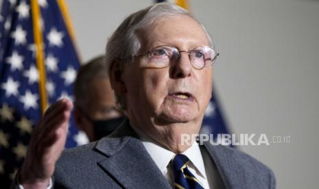  Pemimpin Partai Republik di Senat Amerika Serikat (AS) Mitch McConnell mengatakan pada Selasa (14/6/2022), bahwa merasa nyaman dengan kerangka Rancangan Undang-Undang (RUU) kekerasan senjata bipartisan yang diumumkan awal pekan ini. Dia mengaku akan mendukung jika tidak diubah secara substansial.