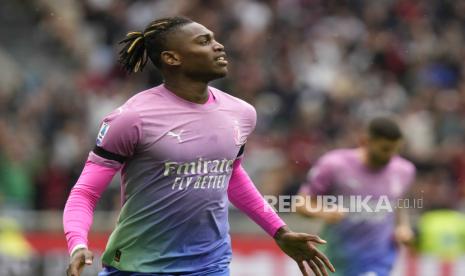 Penyerang AC Milan Rafael Leao saat merayakan gol.