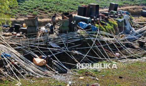 Kemarau Panjang, Petani Dieng Berjuang Keras Dapatkan Air untuk Lahan
