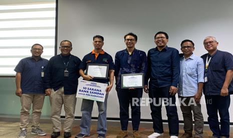 Astra Isuzu memberikan 10 sarana bank sampah kepada pengurus Kampung Berseri Astra (KBA) Rawasari, yang merupakan daerah binaannya sejak tahun 2017. Astra Isuzu memberikan bantuan secara berkala dalam bentuk sarana prasarana hingga konsultasi. 