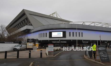 Stadion Ashton Gate menjadi lokasi pusat vaksinasi Covid-19 di Bristol, Inggris. Pemerintah Inggris telah mengumumkan bahwa pusat vaksinasi massal akan mulai beroperasi mulai 11 Januari di London, Newcastle, Manchester, Birmingham, Bristol, Surrey, dan Stevenage.