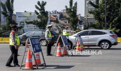 Karawang tutup 70 u-turn jelang mudik lebaran 2022.