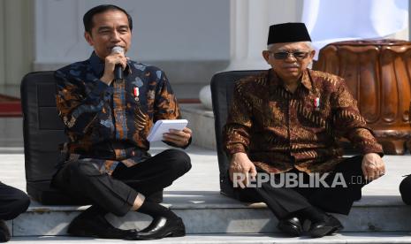 Presiden Joko Widodo (kiri) dan Wapres Ma'ruf Amin