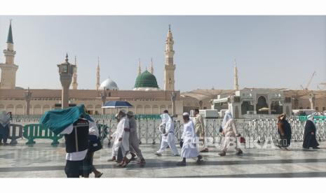 Suasana Masjid Nabawi Madinah, tempat jamaah haji melaksanakan ibadah.