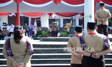 Peringatan Hari Pramuka ke-60 tingkat Kota Bandung, dipimpin oleh Wali Kota Bandung Oded M Danial di Plaza Balai Kota, Rabu (18/8). Dalam sambutannya, Oded mengatakan, sebagaimana tema Pramuka Berbakti Tanpa Henti diharapkan Pramuka terus bersinergi dengan program-program pemerintah, dan mampu menjadi motor penggerak masyarakat untuk dapat berkontribusi dalam pembangunan negeri, khususnya melawan pandemi Covid-19.