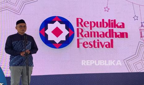 Pemimpin Redaksi Republika Irfan Junaedi memberikan sambutan pada pembukaan Republika Ramadhan Festival di Plaza Al Fattah Masjid Istiqlal, Jakarta, Jumat (7/4/2023).