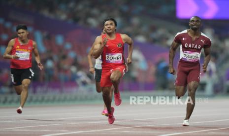 Atlet lari Indonesia Lalu Muhammad Zohri (tengah). 