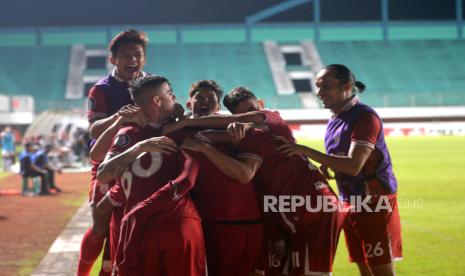 Pemain Persis Solo melakukan selebrasi usai mencetak gol (ilustrasi).