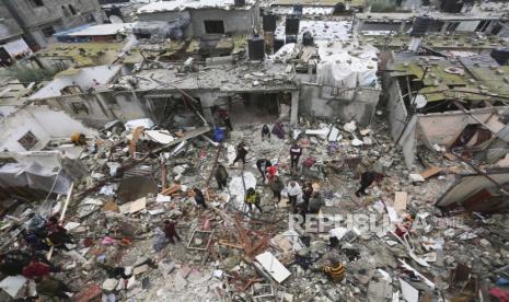 Kerusakan akibat serangan zionis Isrel di Rafah, Jalur Gaza, Selasa 14 November 2023. Zionisme menjadi biang keladai perdamaian dunia yang carut marut