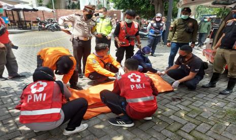 Driver Ojol di Surabaya Meninggal saat Tunggu Orderan