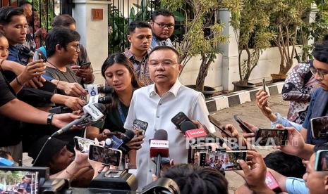 Daily Chairman of DPP Gerindra Party Sufmi Dasco Ahmad gave a statement on Jalan Kertanegara, South Jakarta, Friday (7/6/2024).