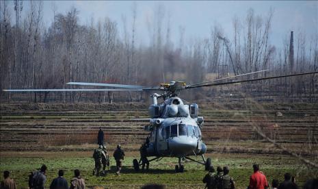 Di tengah perlawanan yang sedang berlangsung terhadap junta militer, kelompok pemberontak di Myanmar mengklaim telah menembak jatuh sebuah helikopter militer pada Senin (3/5).