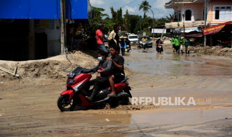 Sebanyak 23 desa (gampong) yang tersebar di lima kecamatan di Kabupaten Nagan Raya, Aceh, hingga Rabu (29/7) malam masih terendam banjir (Foto: ilustrasi banjir)