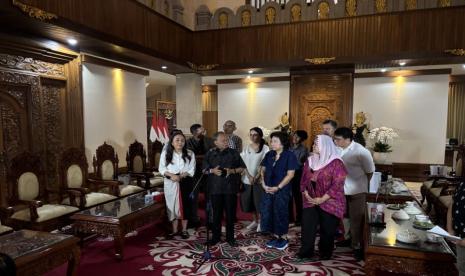 gubernur-bali-tak-khawatir-pad-turun-demi-dorong-kendaraan-listrik