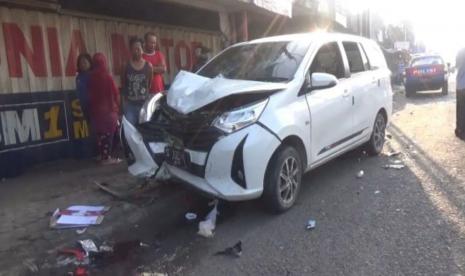 Toyota Calya Seruduk Pemotor di Mojoagung Jombang, Nenek dan Cucunya Tewas