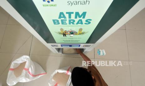 ATM Beras DKM Masjid Nurul Huda Agam untuk ringankan beban kaum dhuafa. Ilustrasi atm beras dhuafa di Nurul Huda Tanjung Alam, Nagari Biaro Gadang, Kecamatan Ampek Angkek, Kabupaten Agam 