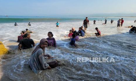 Ilustrasi. Suasana Pantai Sayang Heulang di Kecamatan Pameungpeuk, Kabupaten Garut.