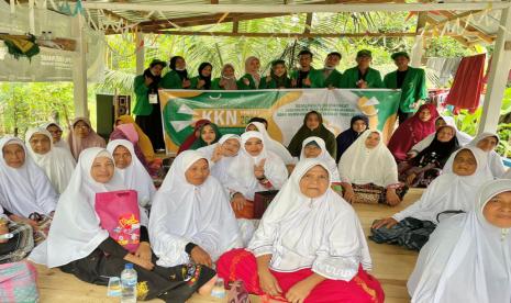 Mahasiswa KKN Unimal Sosialisasi Pembuatan Hand Sanitizer