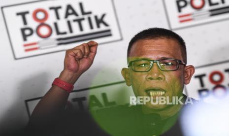 Politikus PDI Perjuangan Masinton Pasaribu menyampaikan pendapatnya saat mengikuti diskusi politik di Jakarta, Ahad (12/6/2022). Diskusi politik #Safari24 tersebut bertema  